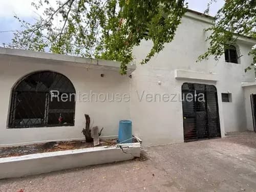 Casa Con Terreno De 1490m² Al Este: Ubicación Clave Cerca De Av. Lara, Ideal Para Proyecto Comercial @eloisabermudez.rah