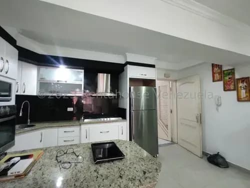 Se Vende Bello Apartamento Av.fuerzas Aereas Maracay 23-19558 Mmarin