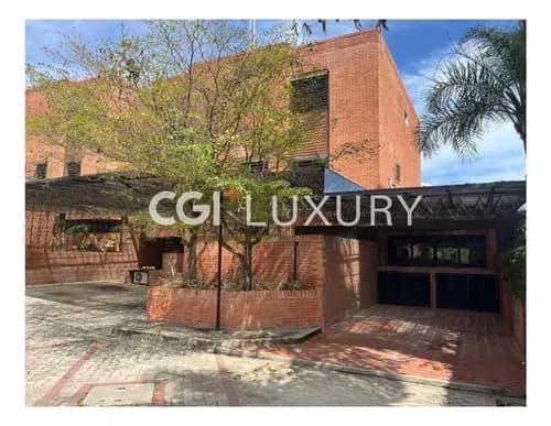 Cgi + Luxury Caracas Ofrece En Venta Townhouse En Colinas De Tamanaco