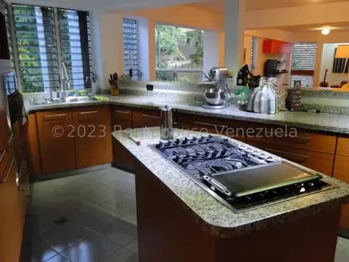 Sb Lujoso Apartamento, Remodelado, 2 Habitaciones, 3 Baños, Sala, Comedor, Family Room, Cocina Empotrada Americana. Ubicado En Cumbres De Curumo
