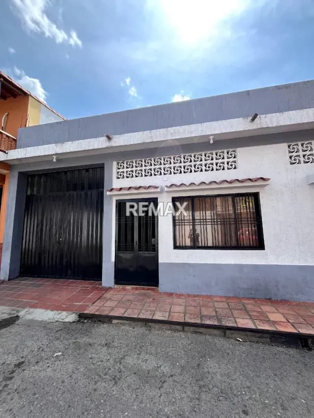CASA EN VENTA EN AV VENEZUELA SAN ANTONIO