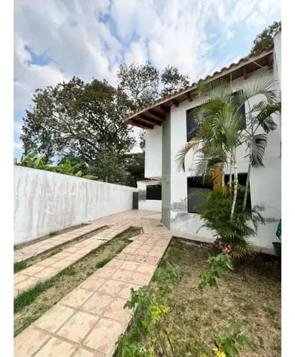 Venta De Casa En Urb. Trigal Norte