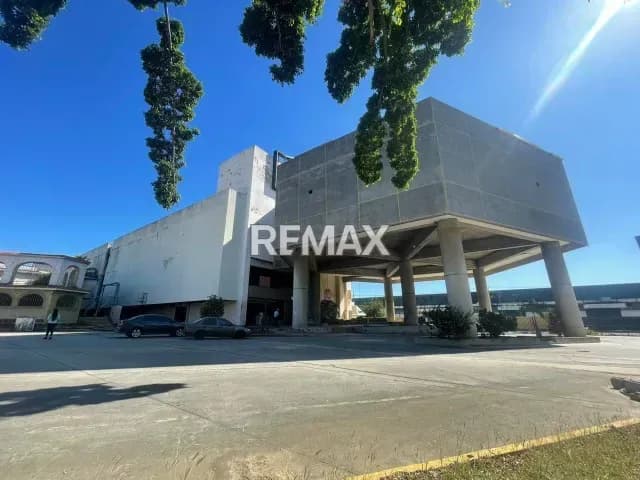 Se Alquila Centro Comercial 6.712m2 (antiguo Bingo Rio) en San Diego