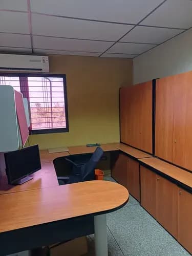 En Venta Casa En La Urb Guaparo Valencia Edo Carabobo . Para Actualizar De Un Solo Nivel 500m2 De Terreno 356 M2 De Construcción 5 Habitaciones 4 Baños Amplia Sala / Comedor Cocina Patio Tanque De 5