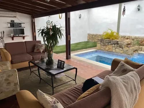 Lomas De La Lagunita Vendo Quinta 450 Mts Construcción 4 Habitaciones 4 Baños Piscina Urbanizacion Con Control De Acceso Y Vigilancia Permanente