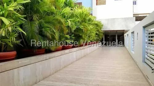 Am. Apartamento En Venta Av. El Milagro Maracaibo