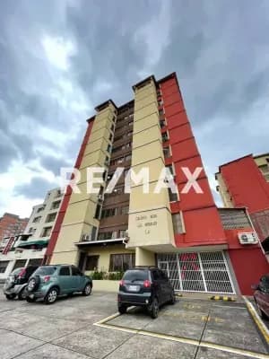ALQUILER DE APARTAMENTO LOS NARANJOS AVENIDA LAS PILAS, PUEBLO NUEVO