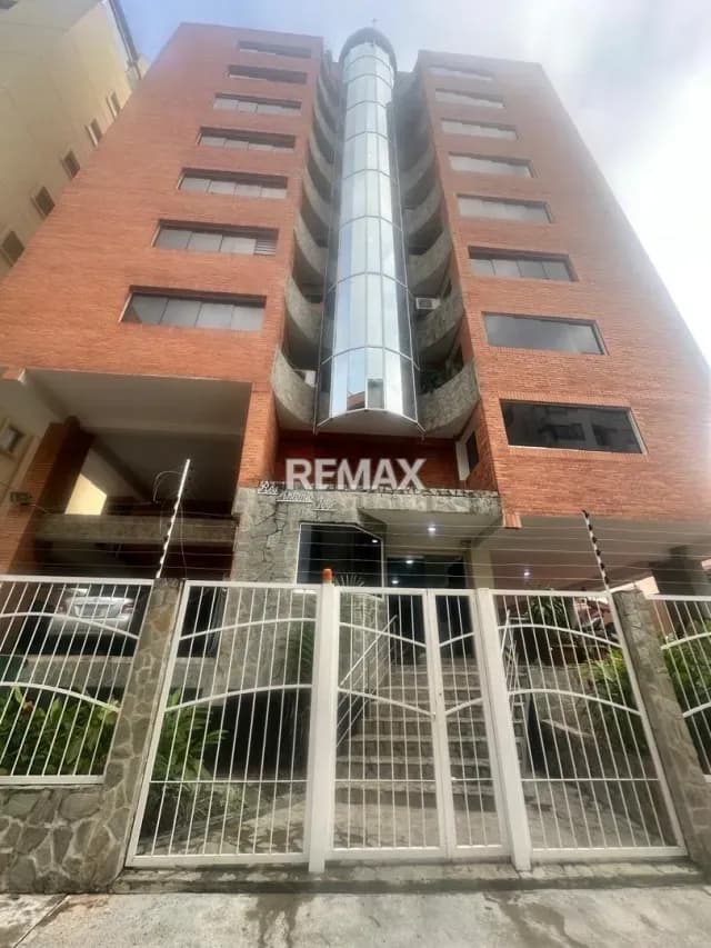 APTO EN VENTA EN LA RES. ANTONIO JOSE URB. SAN ISIDRO