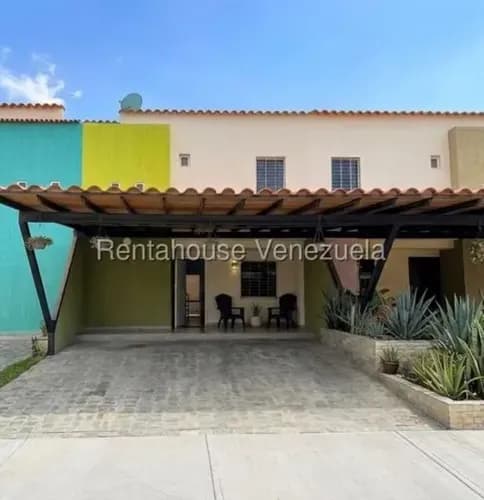 Norma Piña Rah Ofrece En Venta Hermosa Casa De 2 Niveles, Amplia, Excelente Iluminación Y Con Todas Las Comodidades. Ubicada En Villas De Sn Rafael, Sbna. Del Medio. # 26-21962 *solo Clientes Directos