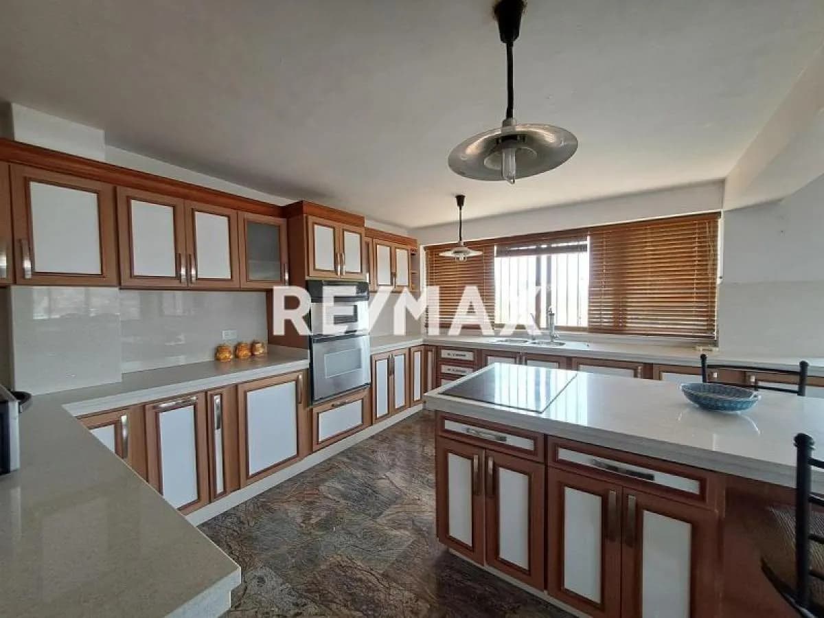 APARTAMENTO CONJUNTO RESD LOS GERANIOS, VISTA AL C.C. SAMBIL, URBANIZACION MANEIRO, ISLA DE MARAGARITA