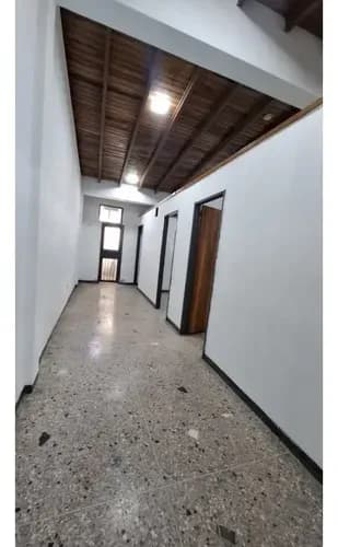 Alquiler De Local Comercial U Oficinas Sector Centro Ve24-069sc-rgon