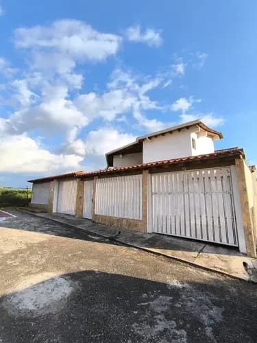 Venta De Casa Ubicación: Urb. Manzanares 1, Altos De Las Margaritas, Cárdenas
