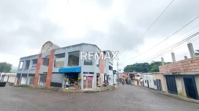 Se Alquila Local Comercial, 1er Piso con vista a la Calle Principal Barrio Las Flores