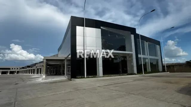 Se Vende Local de Dos Niveles en Centro Comercial Tipuro Center