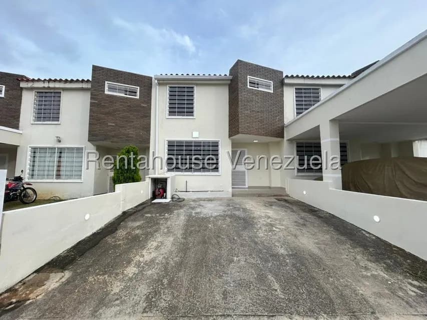 Casa (Duplex) en Venta en Villas Del Golf Plaza, Lara