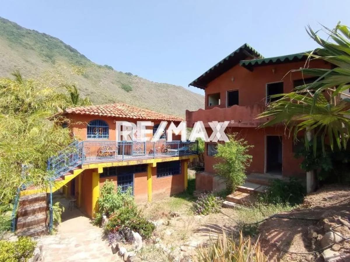 EN VENTA POSADA OBRA BLANCA 12 HABITACIONES EN GUARAME + APARTAMENTO + NEGOCIO, CERCA DE LA MONTAÑA A 3 MIN DE PLAYA GUACUCO, ISLA DE MARGARITA