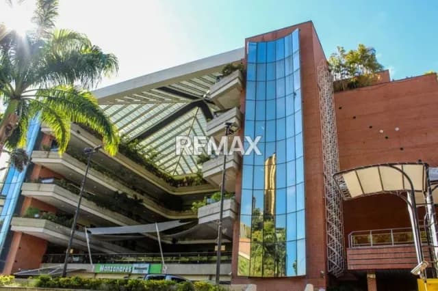 ALQUILER DE OFICINA EN C.C. MANZANARES PLAZA | 54 m² – CANON $350 | IDEAL PARA FIRMAS Y EMPRESAS