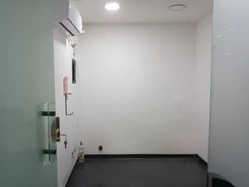 Vendo Local En El Centro Comercial Oasis Piso5 Para Oficina, Consultorio O Cualquier Otra Actividad Comercial De 7m2 Aire Acondicionado Nuevo. Cuenta Con Vigilancia, Diferentes Negocios Y Banco