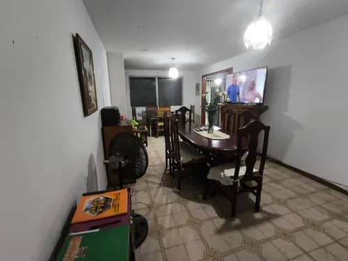 Hc Casa En La Esmeralda Cerca De La Carrera *para Remodelar* 3 Habitaciones 3 Baños Cocina En Mampostería Dos Puestos De Estacionamiento Precio 85.000 Lista P