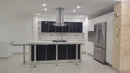Townhouse En Alquiler Doral Park Mañongo. Planta 100$ , Az.