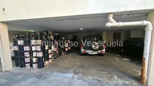 Vendo Apartamento Con Gran Potencial Para Redimensionar Y Remodelar A Su Gusto Alta Florida !!!! Edificio Pequeño De Apenas 4 Apartamentos..... Te Esperamos....!! Lo