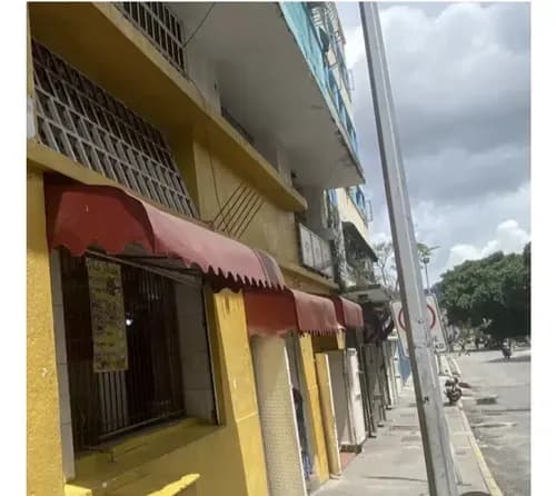 Edificio Comercial Con 4 Locales Centro De Caracas