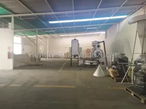 En Alquiler Galpón En Zona I Barquisimeto, Maritza Lucena.