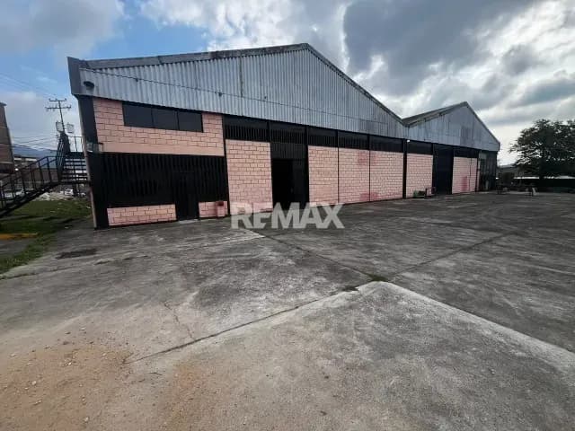 Amplio Galpón en Venta