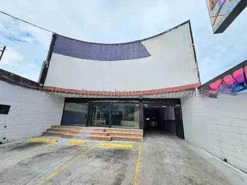 Amplio Local En Venta En La Avenida Los Cedros De Maracay De 1065mts2 Gran Potencial 24-1723 Holder