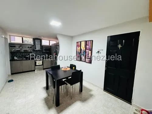 Karen Burgos Vende Lindo Y Acogedor Apartamento Al Este De Barquisimeto, Cómodas Habitaciones, Cocina Remodelada Y Espaciosa Sala.