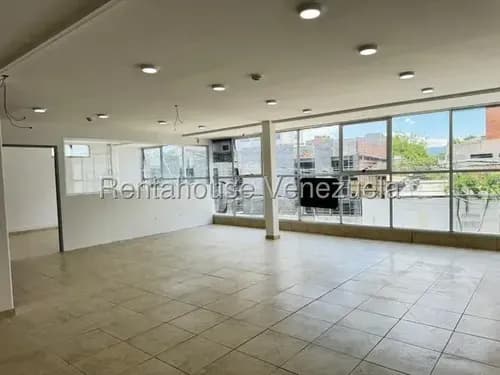 Daniela Linarez Alquila Local Comercial De 104 Mts2 Con Dos Cubículos De Oficina, 2 Baños, Ubicado En El Este De Barquisimeto