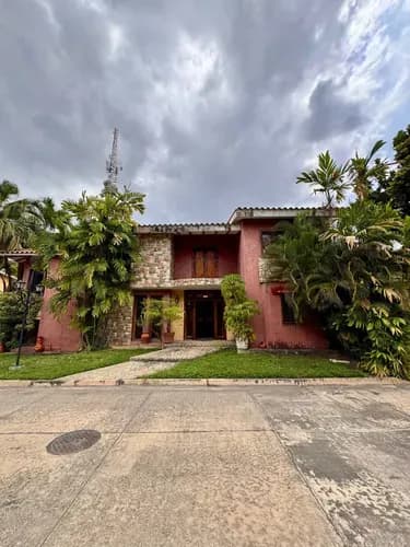 Townhouse En Alquiler Urb. Barrio Sucre