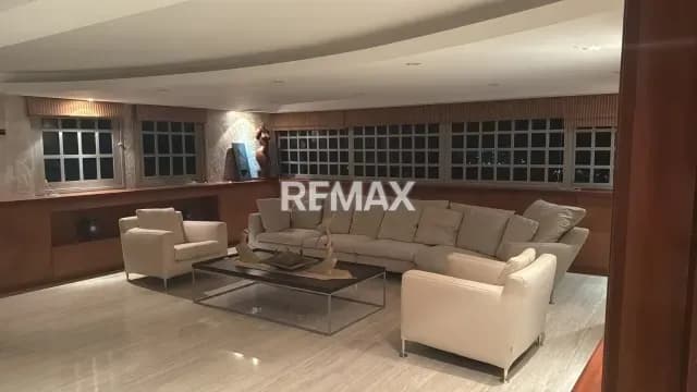 EN VENTA CASA REMODELADA EN PARQUE CAIZA