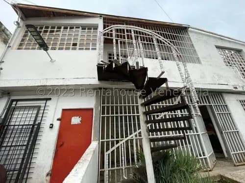 Casa En Venta Con Gran Potencial Para Remodelar El Viñedo - Valencia (#24-2408) En Zona Privilegiada Del Viñedo, Alto Trafico, Ideal Para Iniciar Tu Propio Negocio Con Todo El Exito Garantizado. Ag