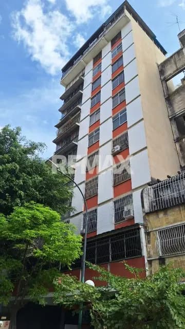 CHACAO - APARTAMENTO REMODELADO (OPORTUNIDAD)