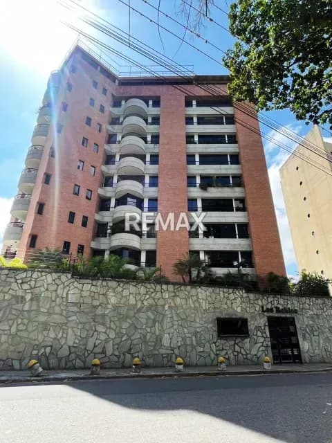 APARTAMENTO EN VENTA - URB. LOS CHORROS