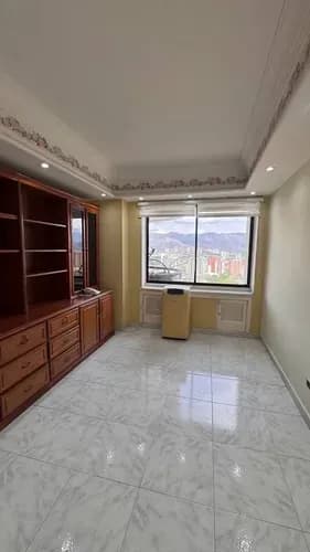Alquiler Apartamento 250m En Urb El Bosque Con Planta 100%