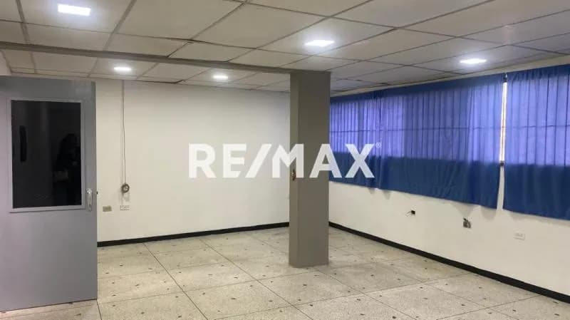 Oficina Numero 6 en Alquiler en la Calle Capanaparo entre Avenida Madrid y Avenida Lara Zona Este-Barquisimeto