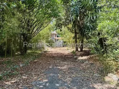 Vendo Espectacular Terreno Con Casa Construida En Los Palos Grandes, La Zona Mas Cotizada Y Segura De Caracas! Con Zonificación R3 Mls #26-20793
