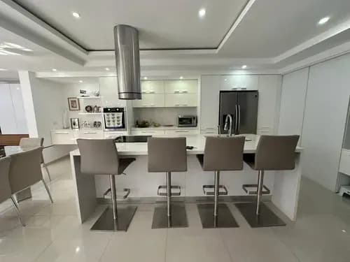 Fernando & Yosmar En Venta Lujoso Townhouse En Villa Lago Urb Colinas De Guataparo