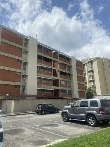 Alquilo Amplio, Departamento Muy Fresco Y Ventilado En Agradable, Seguro, Urbanización, Edificio Pequeño, Dos Apartamento, Por Piso, Urbanización Cerrada Y Lanza Privada A Las 24 Horas