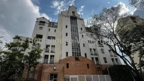 La Alameda !! Amplio E Impecable Apartamento En Piso Bajo, 151 M2, 3 Hab, 3 Baños, 2 Puestos De Estacionamiento, Amplia Cocina, Área De Servicio. Excelente Ubicación !!