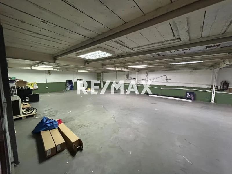 Se alquila Espacio de COWORKING dentro de Galpón Industrial Av Andres Bello