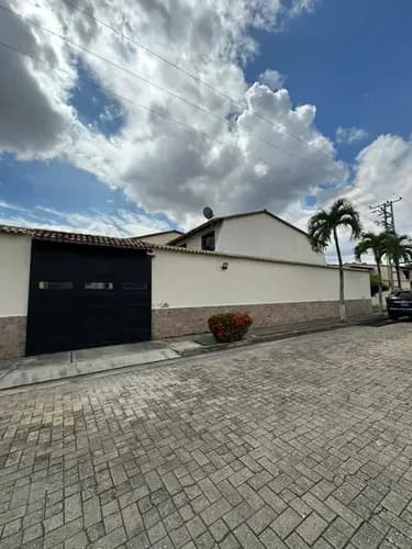 Juan Carlos Rodriguez Vende Townhouse En Res. Villaserino Country Park San Diego
