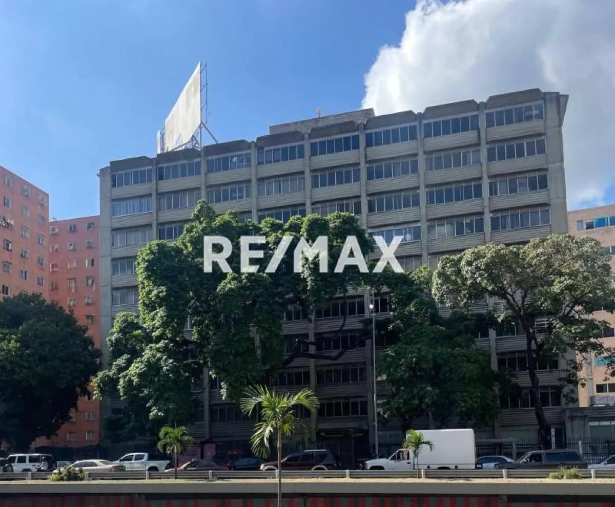 OFICINA AVE. LIBERTADOR 175 M2 EN ALQUILER