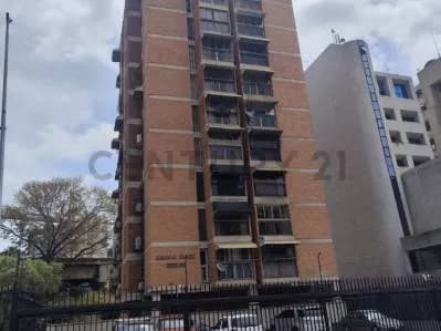 Hermoso apartamento con ubicación estratégica en Las Mercedes , Caracas .