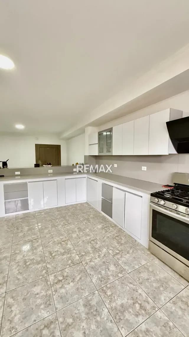 Se Alquila Apartamento en el 18 de Octubre