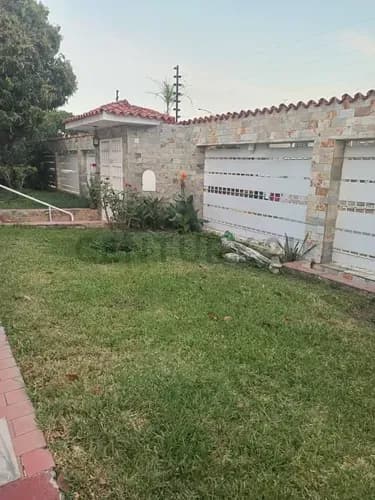Casa De Un Solo Nivel En Colinas De Vista Alegre Frente Al Parque