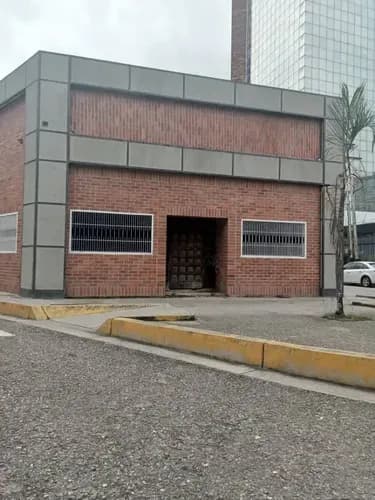 En Venta Local Comercial Av. Bolivar Norte Cerca De La Torre Banaven. D.o