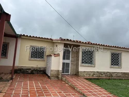 // Maria Elena Oropeza // Vende Hermosa, Amplia, Moderna /cocina Moderna Queda Equipada / Casa 175 M2/ Tanque Subterráneo De 10.000 Lts /quedan 5 A/a / En Villas De Yara, Lara